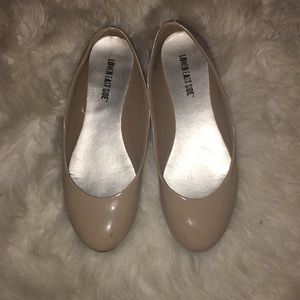 tan shiny flats